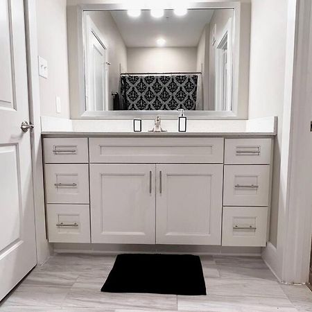 Welcome To Our Spacious 2-Bedroom 2-Bathroom Located In The City Of Houston, Texas! المظهر الخارجي الصورة