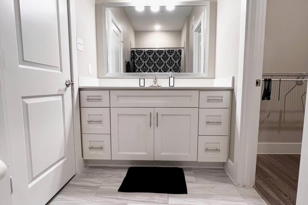 Welcome To Our Spacious 2-Bedroom 2-Bathroom Located In The City Of Houston, Texas! المظهر الخارجي الصورة