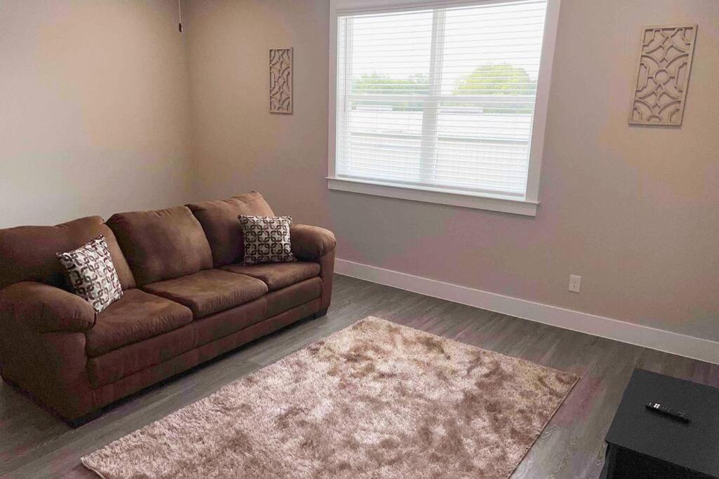 Welcome To Our Spacious 2-Bedroom 2-Bathroom Located In The City Of Houston, Texas! المظهر الخارجي الصورة